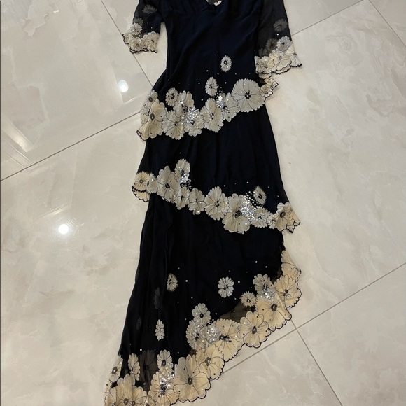 Beautiful white and black dress handmade - Picture 2 of 3